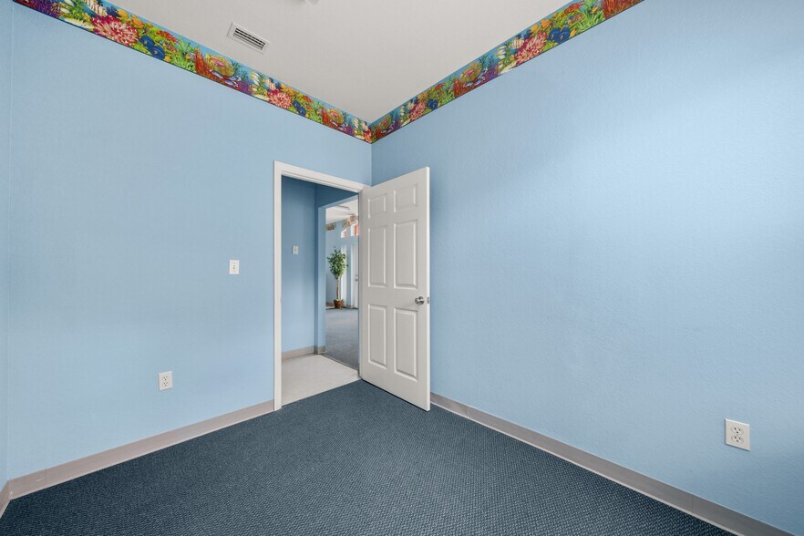 More Photos Of 401 W Interlake Blvd, Lake Placid Office For Sale