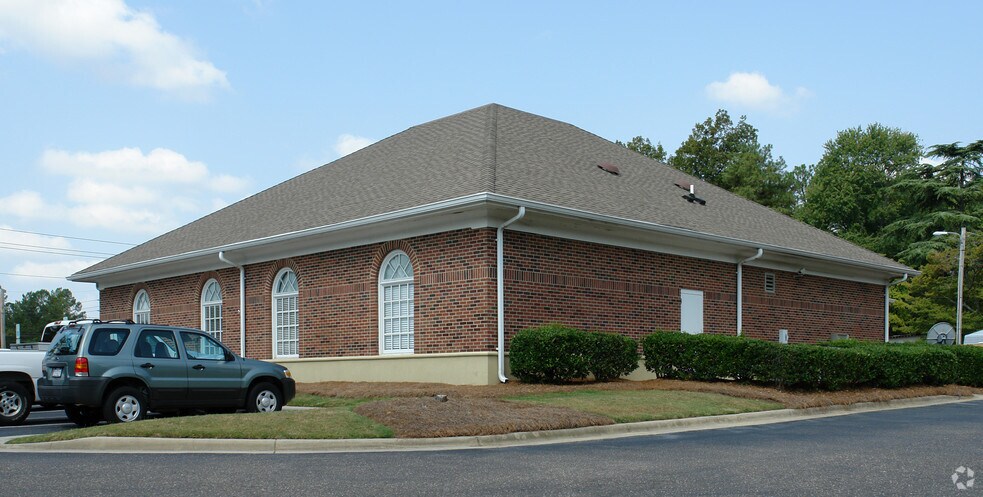 More Photos Of 991 S Mcpherson Church Rd, Fayetteville Bank For Lease