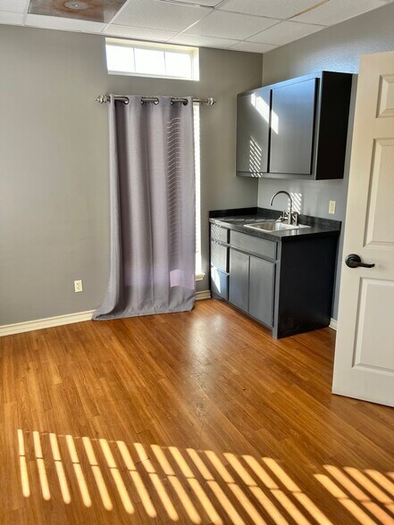 More Photos Of 1726-1732 Galleria Oaks Dr, Texarkana Medical For Lease