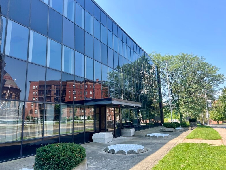 More Photos Of 50 Maple St, Springfield Medical For Lease