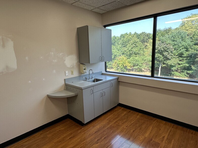 More Photos Of 600 Clark Rd, Tewksbury Medical For Lease