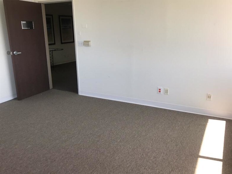 More Photos Of 2512 Artesia Blvd, Redondo Beach Office For Lease