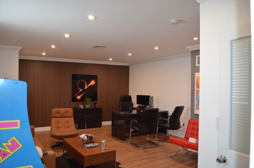 More Photos Of 7311-7323 NW 12th St, Miami Light Distribution For Sale