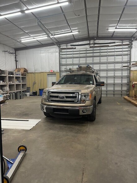 More Photos Of 933 Ridge Rd, Duson Service For Lease