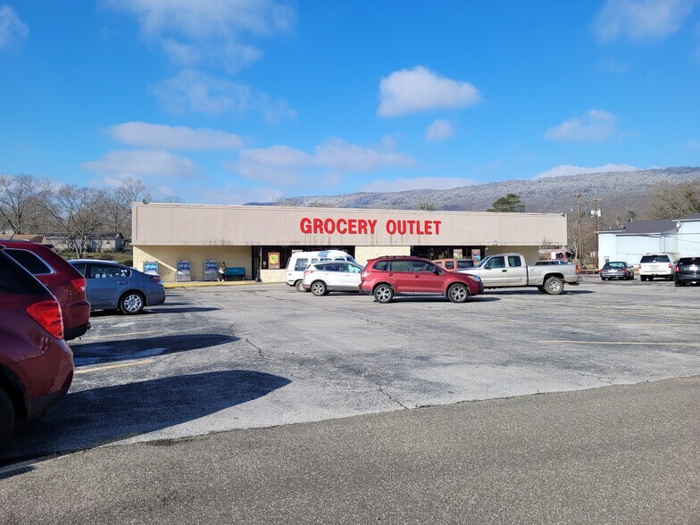 Primary Photo Of 508 Ruritan Rd, Harriman Supermarket For Sale