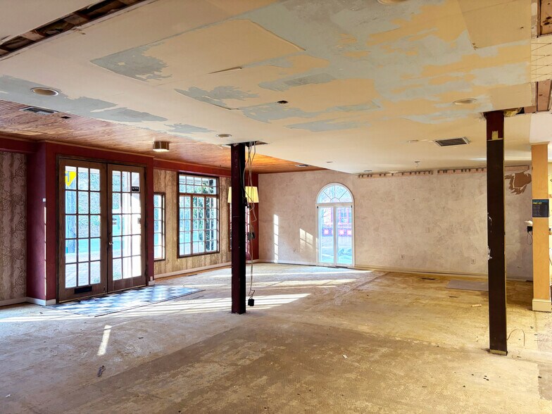 More Photos Of 435 West End Blvd, Winston-Salem Freestanding For Lease