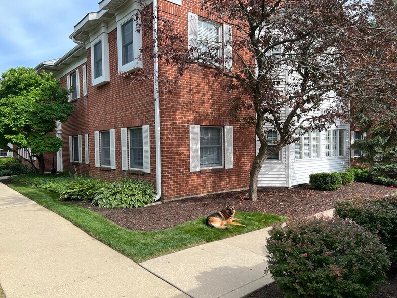 More Photos Of 1015-1025 W Wise Rd, Schaumburg Office For Sale