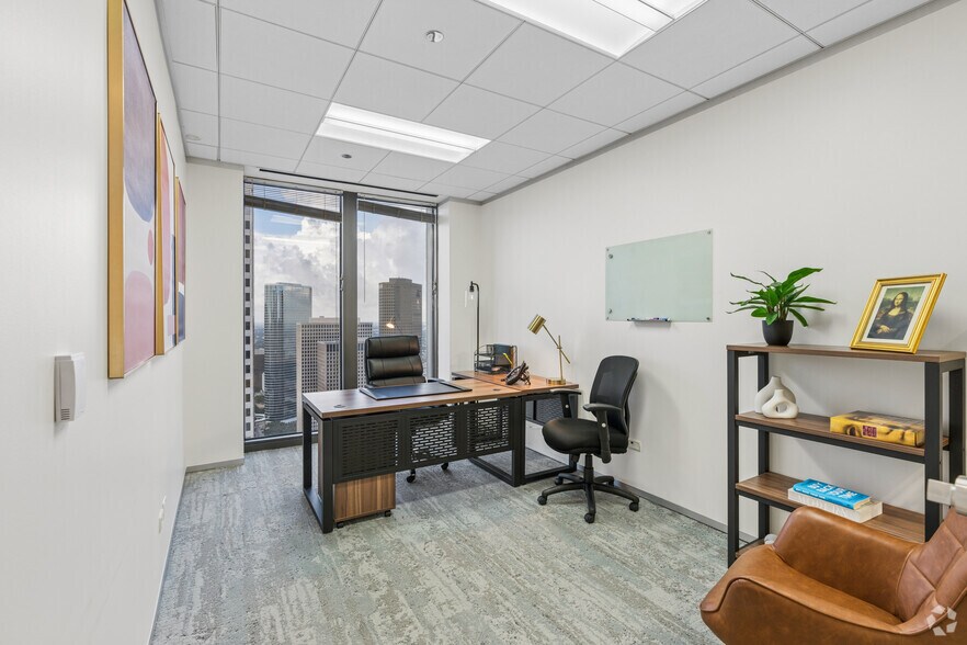 More Photos Of 700 Louisiana St, Houston Coworking Space