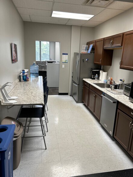 More Photos Of 1210 Premier Dr, Chattanooga Office For Sale