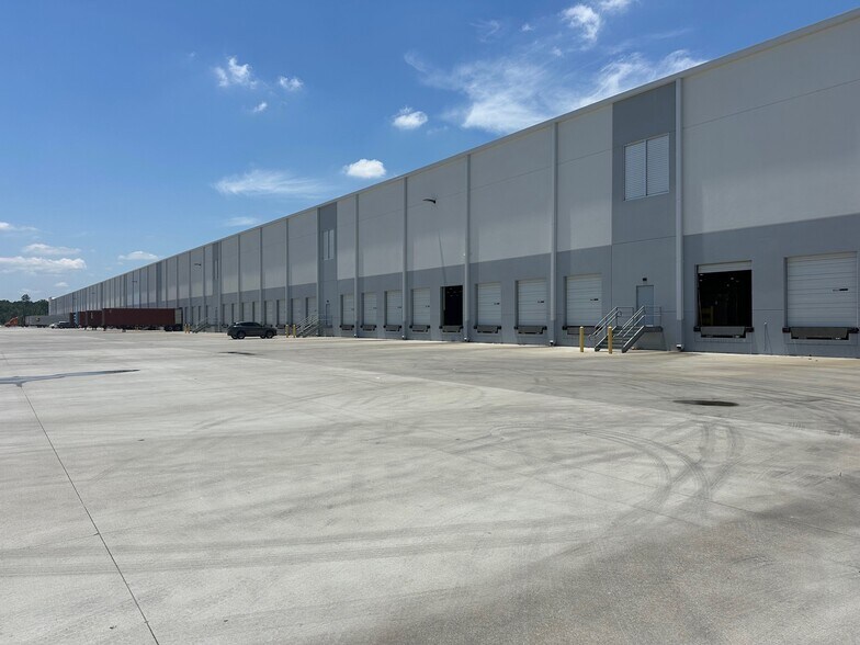 More Photos Of 1001 Trade Center Pky, Rincon Distribution For Lease