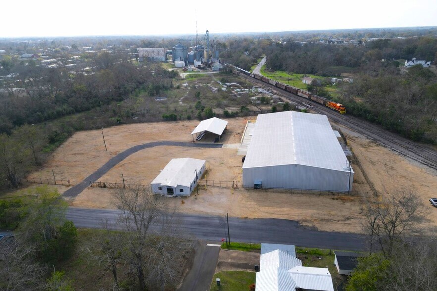 More Photos Of 301 Gundy Ln, Enterprise Warehouse For Lease