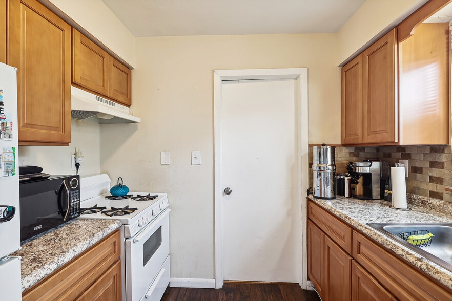 More Photos Of 147 Chestnut St, Roselle Park Storefront Retail Residential For Sale