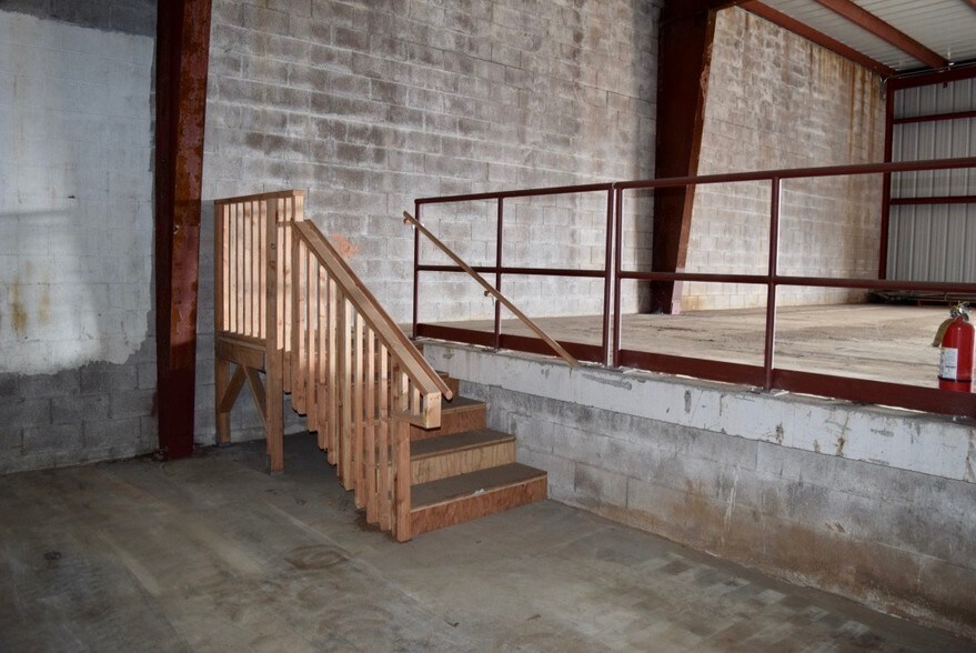 More Photos Of 831 Iolani St, Hilo Manufacturing For Lease