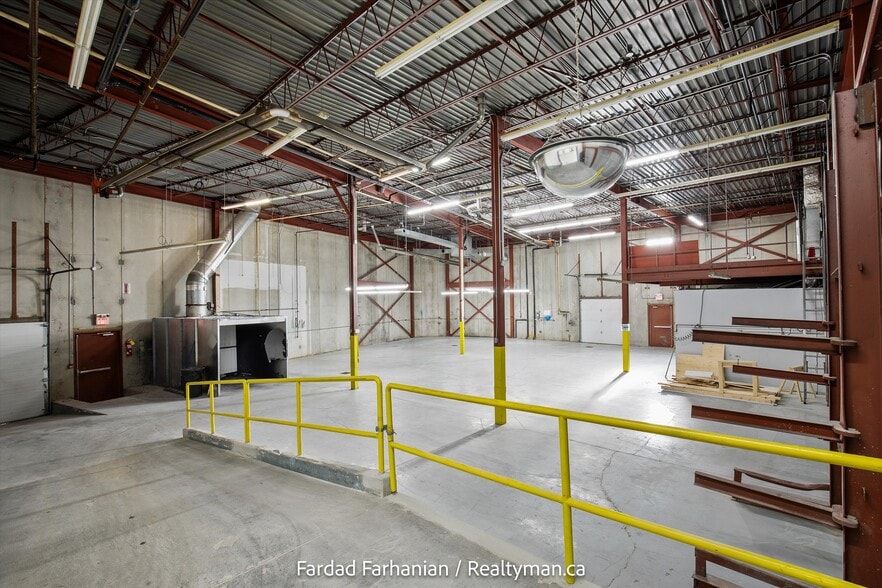 More Photos Of 42 Cardico Dr, Whitchurch-Stouffville Warehouse For Lease