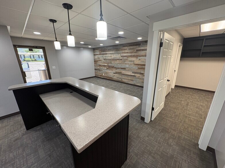 More Photos Of 937-949 Pioneer, Draper Office For Lease