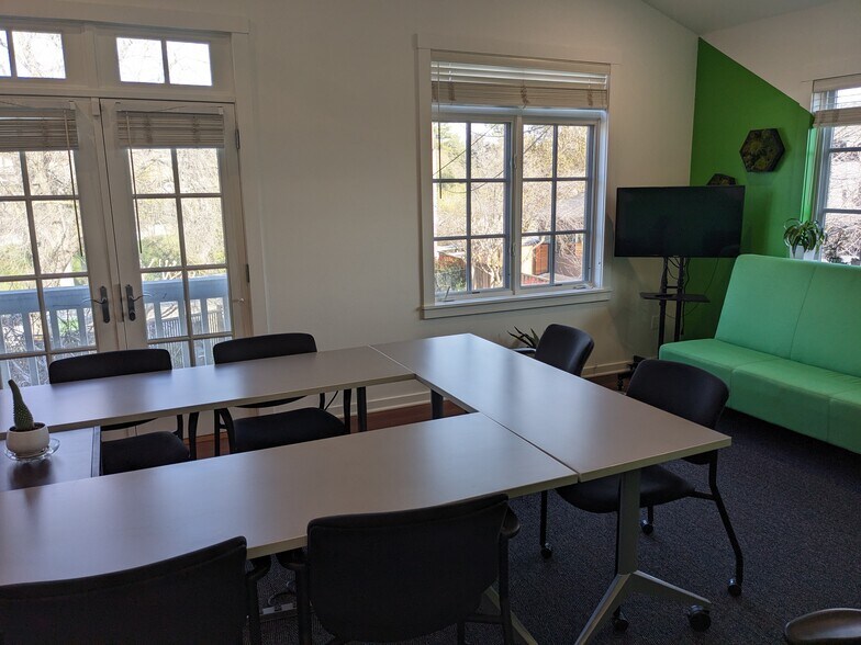 More Photos Of 77 Front St, Danville Medical For Lease