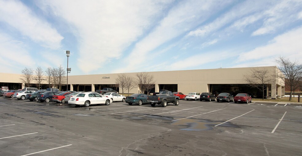 More Photos Of 65 Airport Pky, Greenwood Medical For Lease