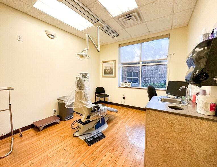 More Photos Of 662 Veterans Pky, Clayton Medical For Sale