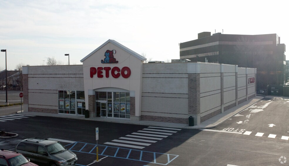 More Photos Of 9701 Roosevelt Blvd, Philadelphia Unknown For Lease