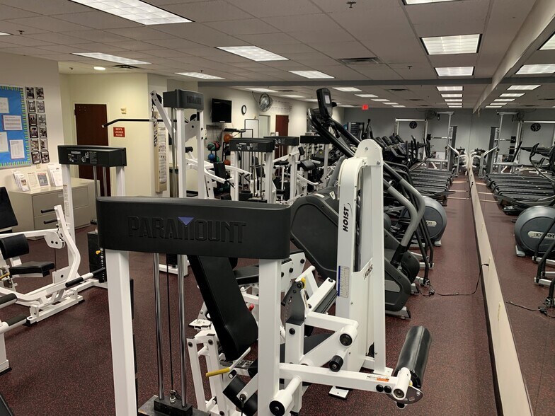 More Photos Of 6550 W Hillsborough Ave, Tampa Office For Lease