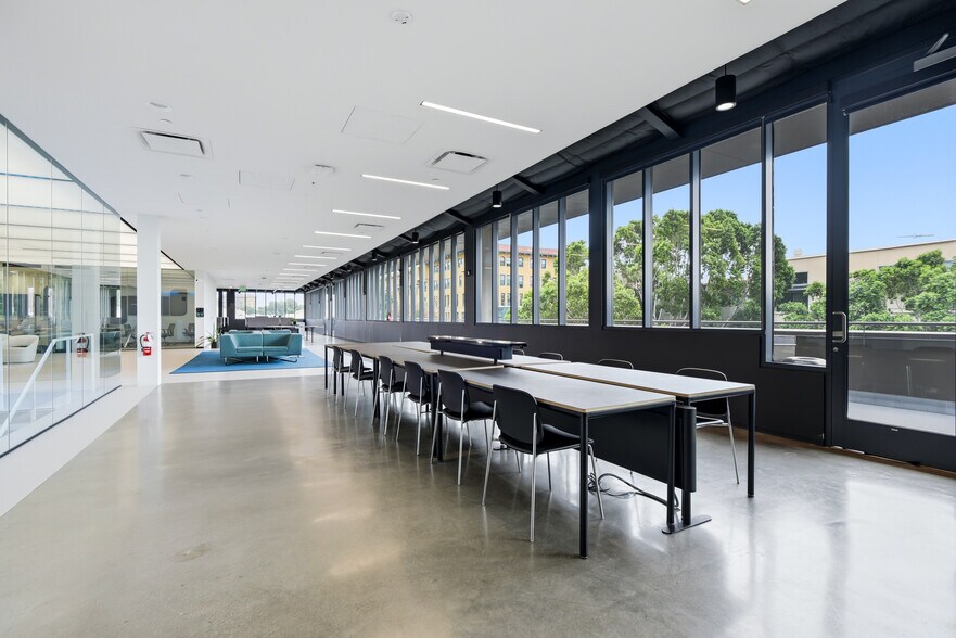 More Photos Of 33 S Fair Oaks Ave, Pasadena Office For Sale