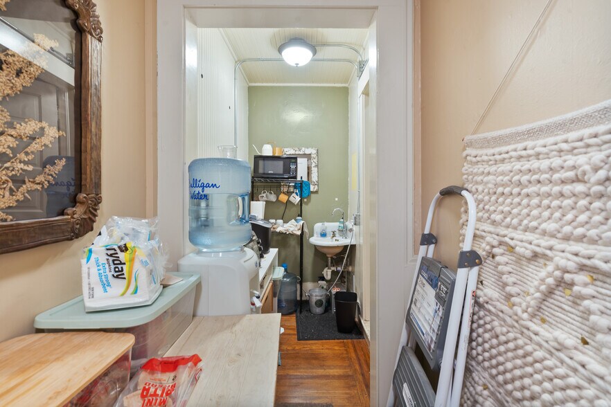 More Photos Of 106 W J St, Benicia Office For Sale