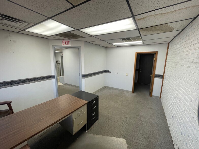 More Photos Of 105 N 9th Ave, Evansville Warehouse For Sale