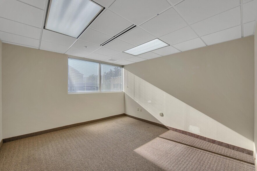 More Photos Of 21 Laurel Ave, Cornwall Medical For Lease