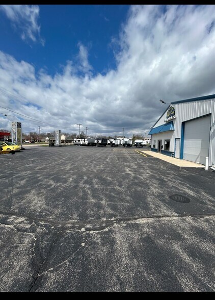 More Photos Of 3442 Merchandise Dr, Rockford Mixed Retail For Sale