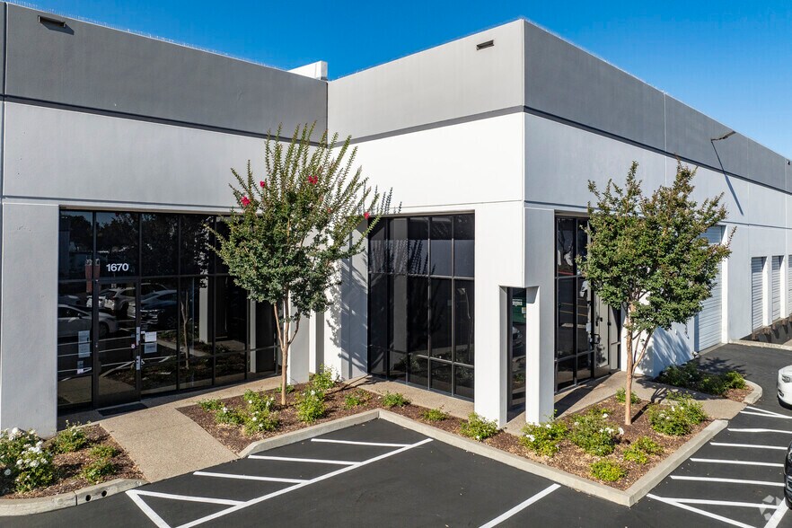 More Photos Of 1660-1678 Delta Ct, Hayward Warehouse For Lease