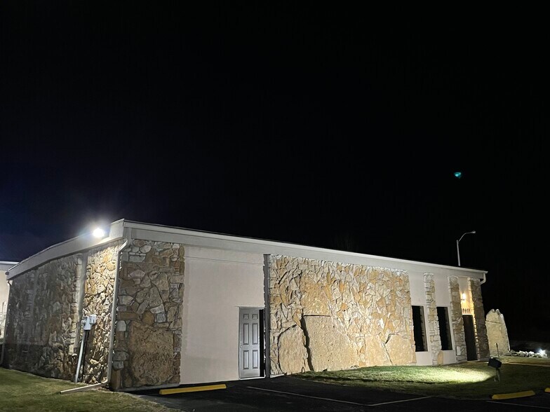 More Photos Of 19605 E 40 Hwy, Independence Warehouse For Sale