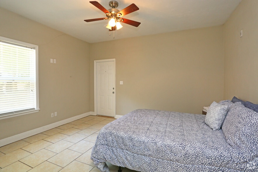 More Photos Of 1602 Airport Dr, Tallahassee Apartments For Sale