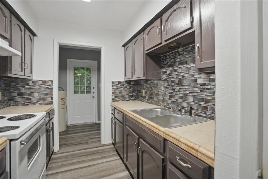 More Photos Of 600 E Crockett St, Beeville Apartments For Sale