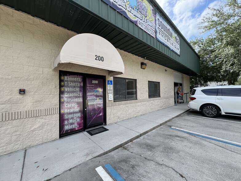 More Photos Of 550 Kane Ct, Oviedo Warehouse For Lease