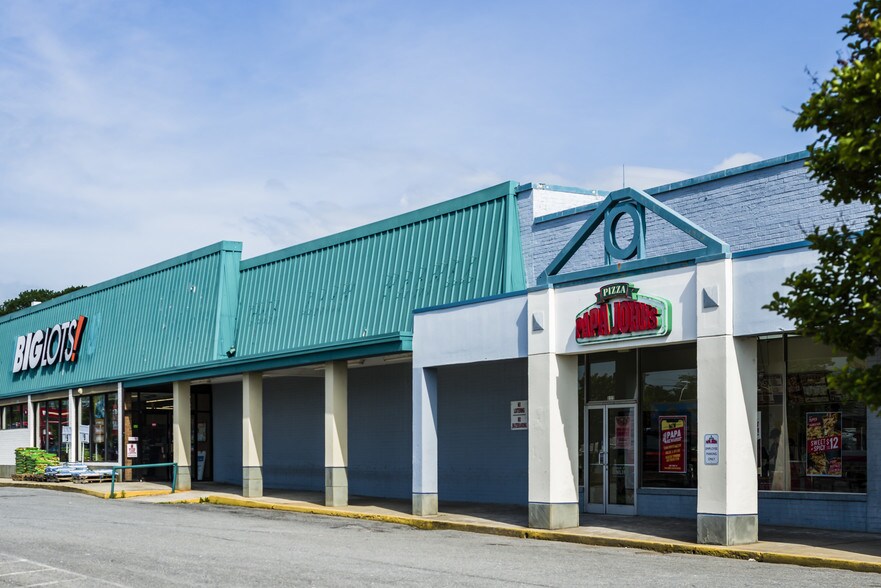 More Photos Of 111 Seminole Plz, Madison Heights Storefront For Sale