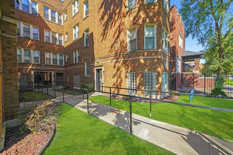 More Photos Of 7150 S Cornell Ave, Chicago Apartments For Sale
