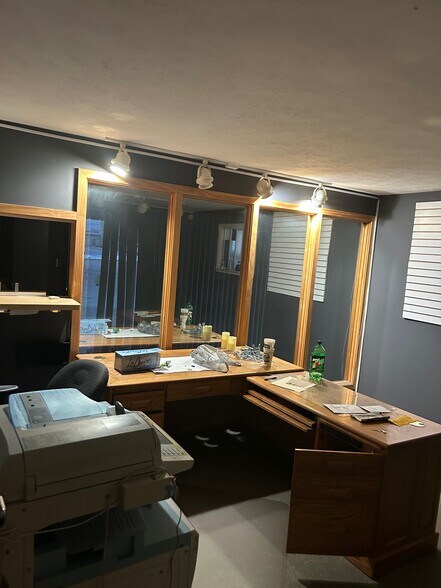 More Photos Of 2400 Miracle Ln, Mishawaka Office For Lease