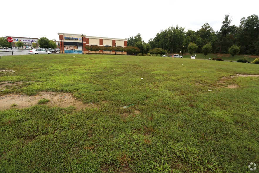 More Photos Of 11801 W Broad St, Richmond Freestanding For Lease