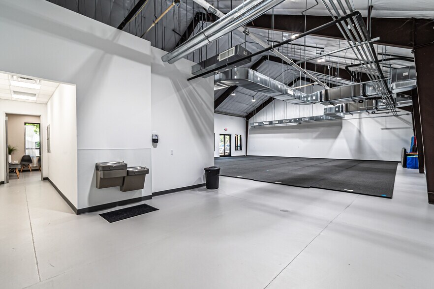 More Photos Of 1210 A St, Waller Medical For Lease