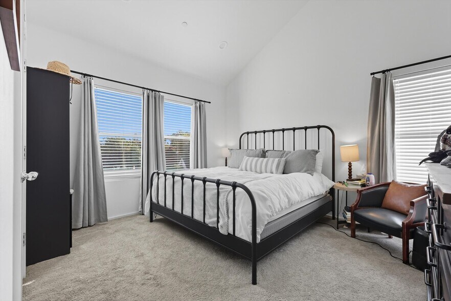 More Photos Of 5647 Live Oak, Dallas Apartments For Sale