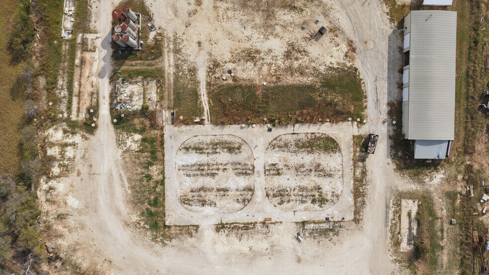 More Photos Of 14685 Old Frio City Rd, Lytle Warehouse For Lease