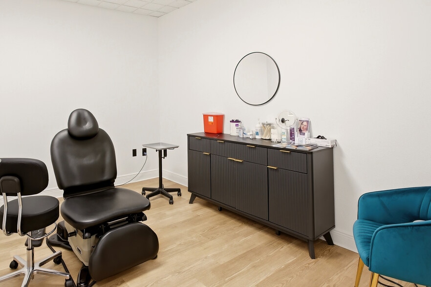More Photos Of 5266 Office Park Blvd, Bradenton Medical For Lease