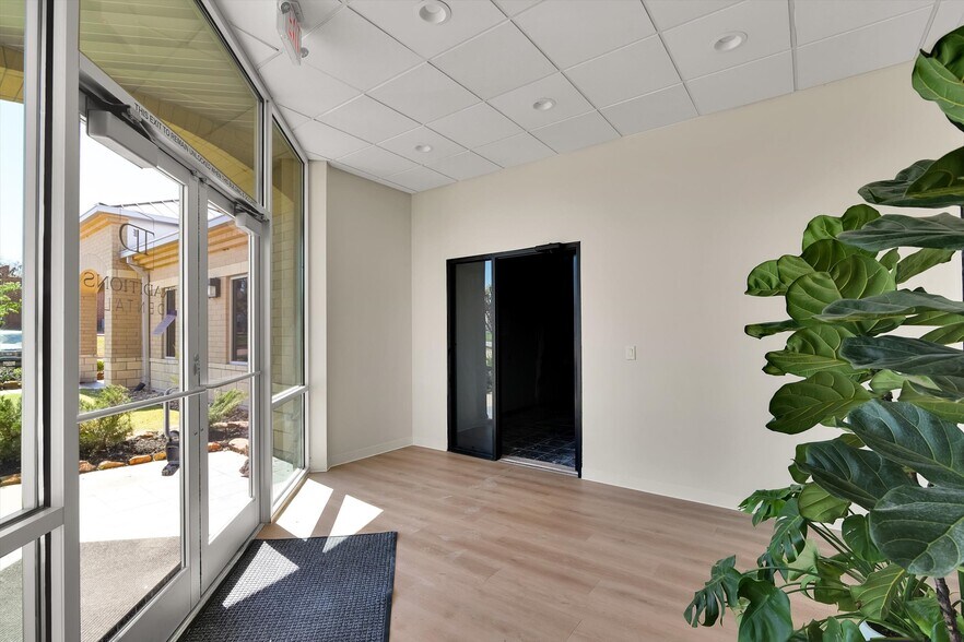 More Photos Of 3308 Longmire Dr, College Station Office For Lease