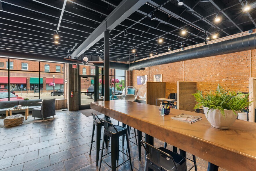 More Photos Of 230 1st Ave E, Shakopee Storefront For Sale