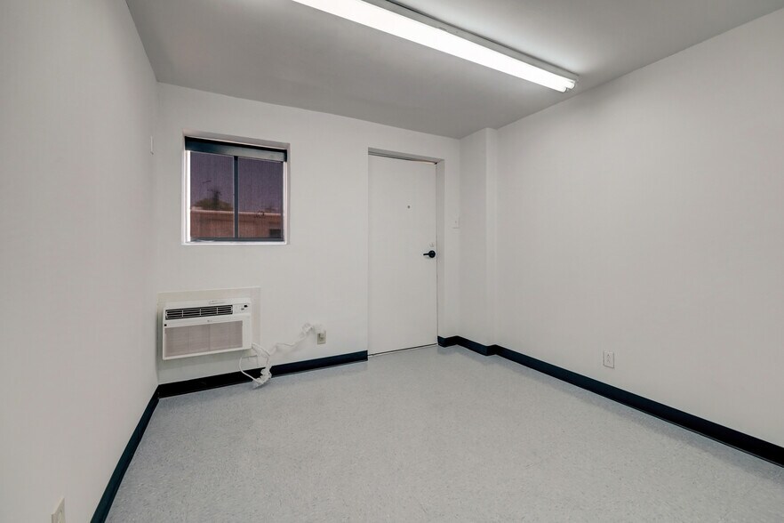 More Photos Of 10207 Market St, Houston Warehouse For Lease