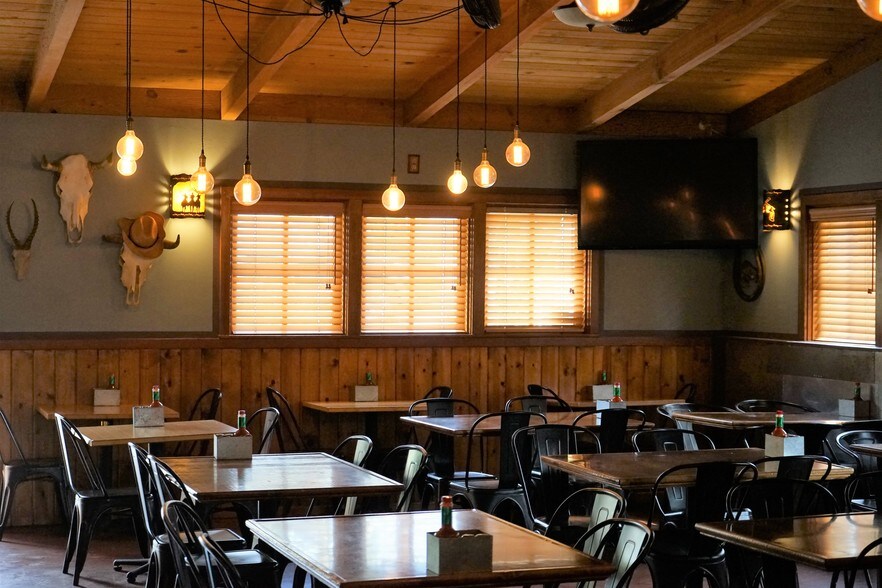 More Photos Of 23360 Lake Manor Dr, Chatsworth Restaurant For Sale