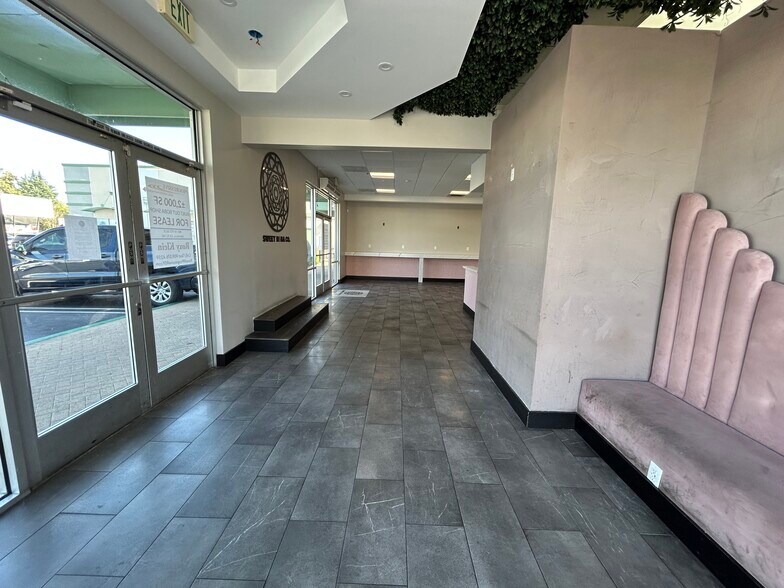 More Photos Of 843-861 Alosta Ave, Glendora Unknown For Lease