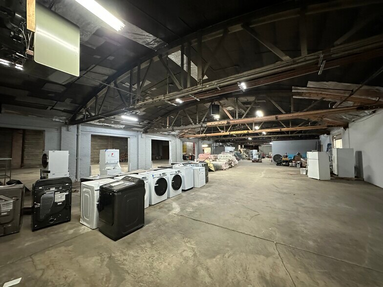 More Photos Of 7729 S State St, Chicago Warehouse For Lease