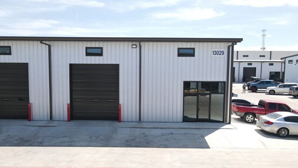 More Photos Of 13029 Harmon Rd, Fort Worth Showroom For Lease