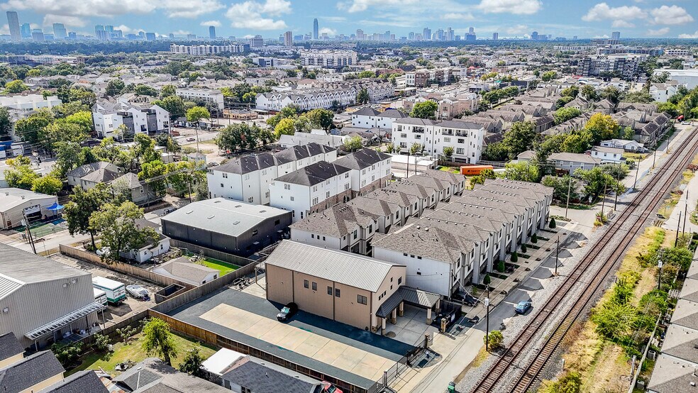 More Photos Of 4119 Allen St, Houston Office For Sale